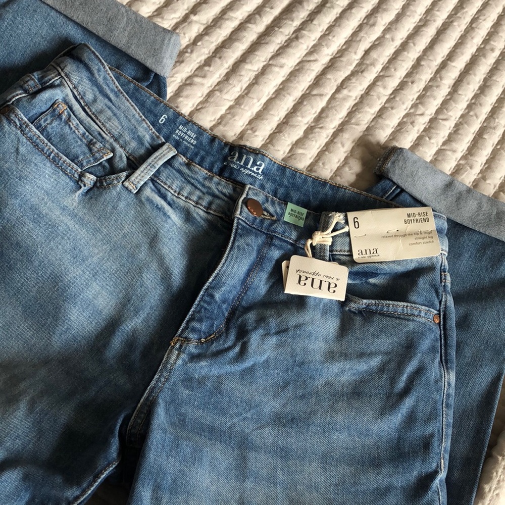 New mid-rise boyfriend slouchy jeans